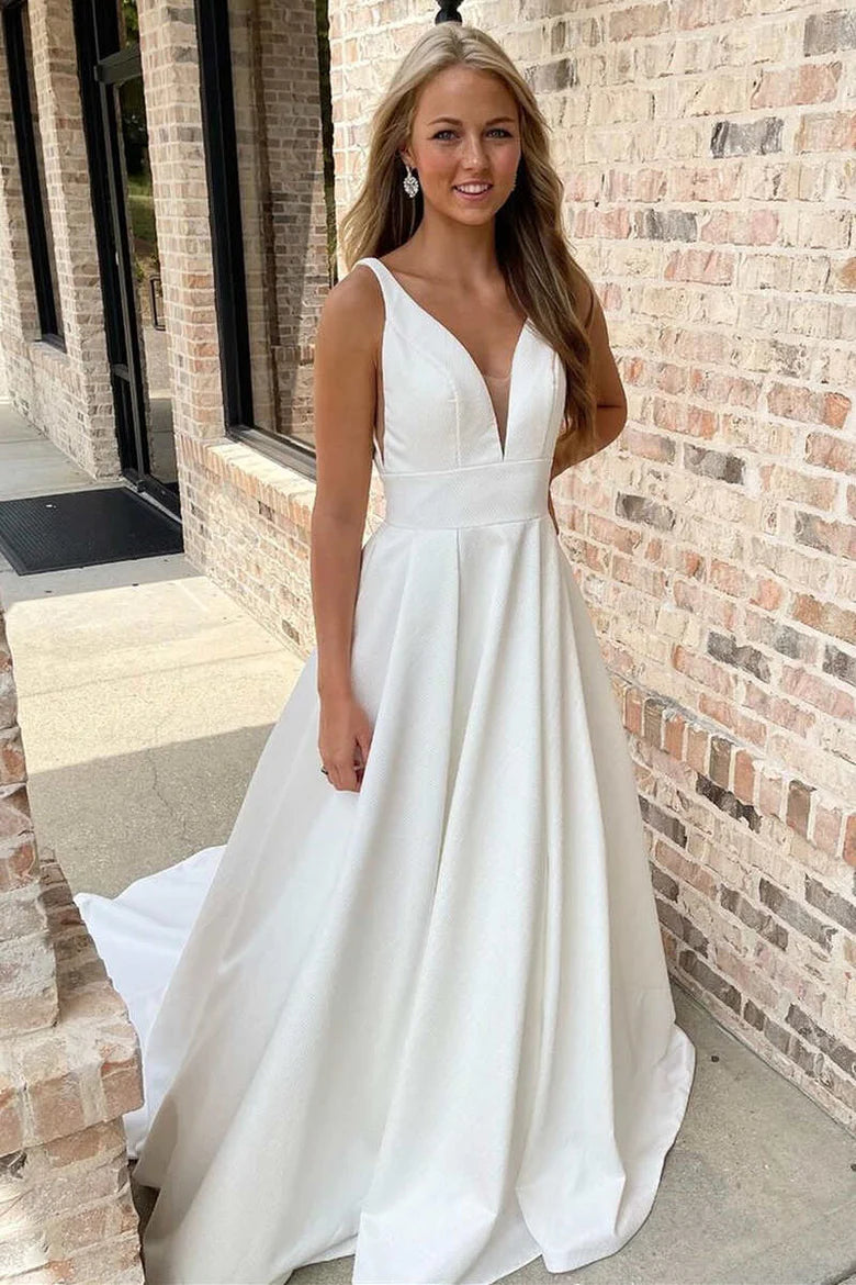 Robe de mariée longue trapèze à col en V et dos nu